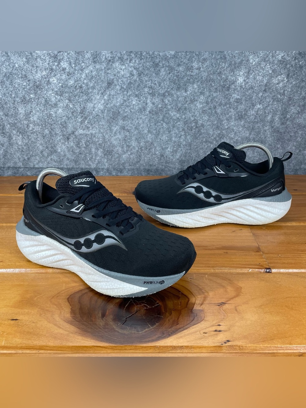 Saucony Triumph 22 Women Size 8 Black White Running Shoes Max Cushion S10964-200
